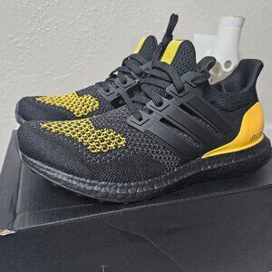 New Size 8 mens/9 womens adidas ultraboost 1.0 comfort sneaker black yellow